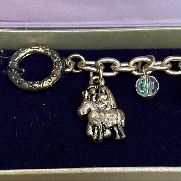 Christmas Nativity 7 Charm Bracelet Silvertone 6 Beads 7.5" Toggle Closure Jesus - Picture 3 of 10
